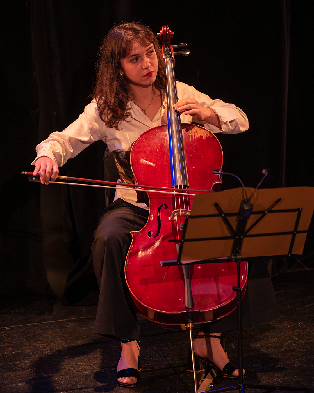 Lilia&nbsp;, Violoncelliste du groupe THEA